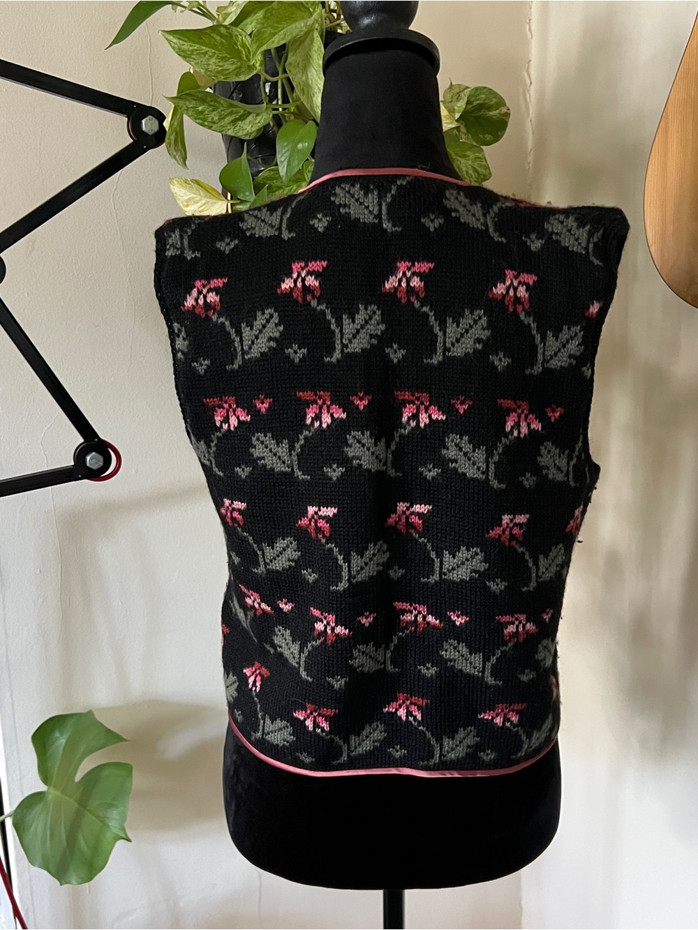 Vtg 80s Susan Bristol 100% Pure Wool Pin Black Floral Cottagecore Vest Size Med - Picture 3 of 7